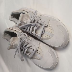 Nike air Huarache in Beige women Size 7